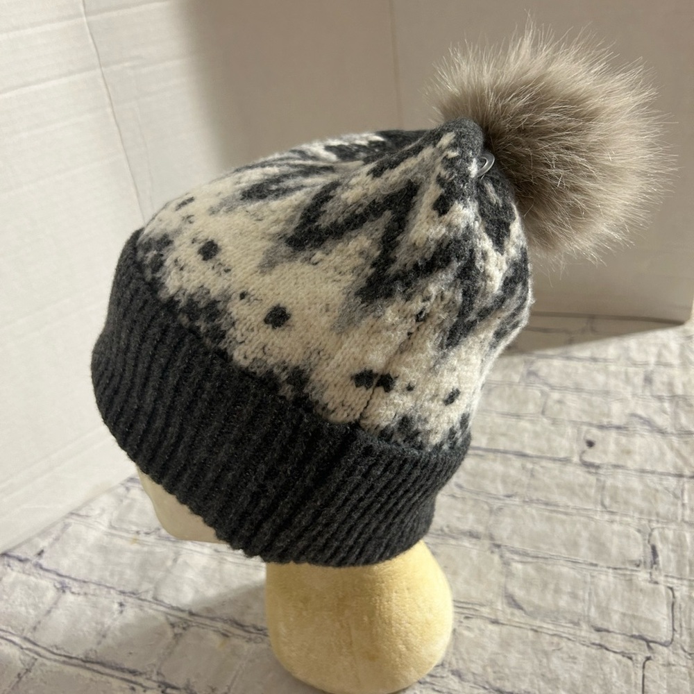 MAX STUDIO FAIR-ISLE GREY/WHITE WITH FAUX FUR POM BEANIE WOMEN’S O/S